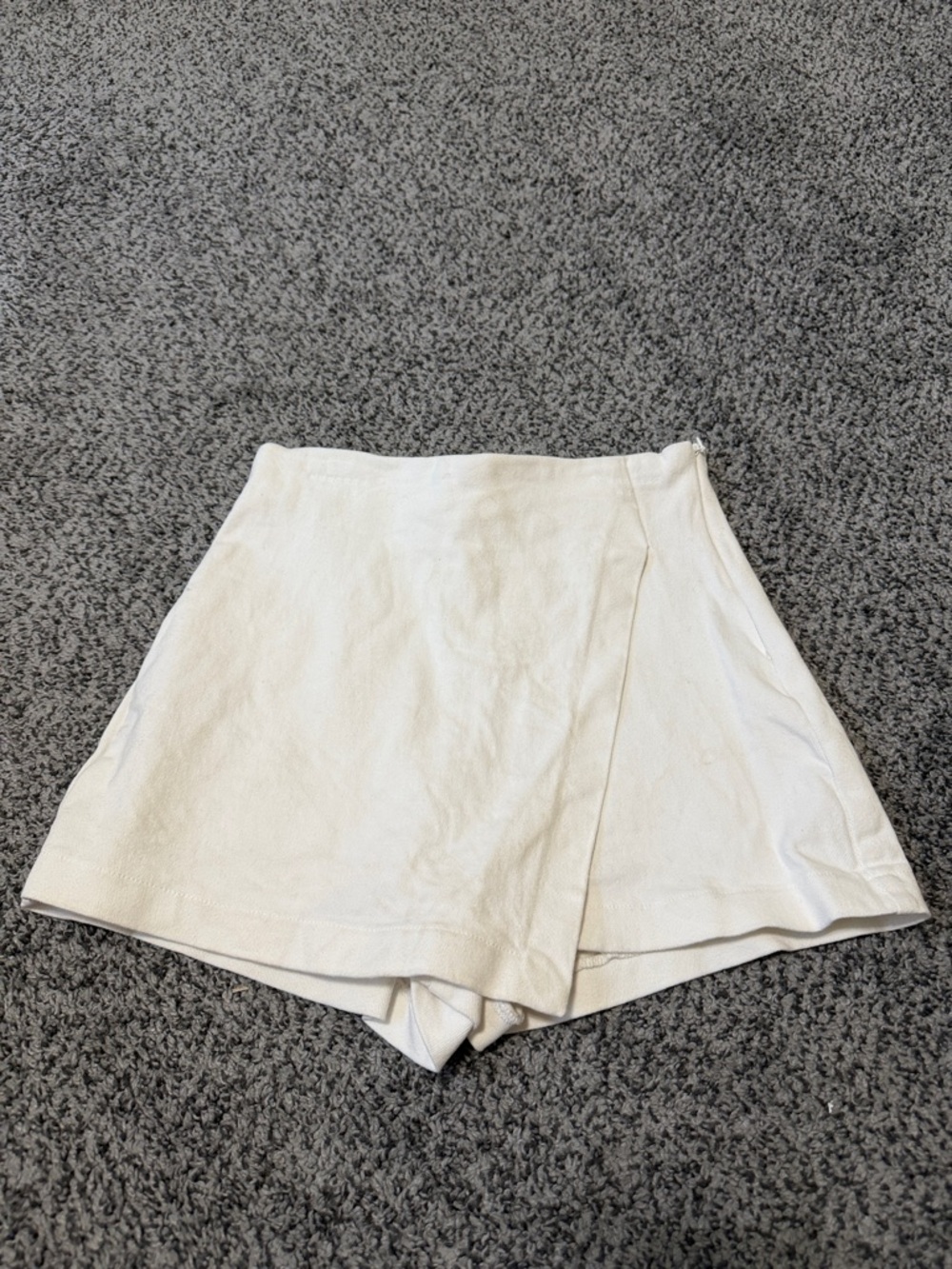 White Women's Skort Shorts - Stylish High-Waist Summer Staple